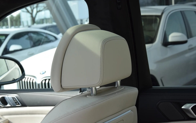 BMW X7 cena 552400 przebieg: 4000, rok produkcji 2023 z Konin małe 742